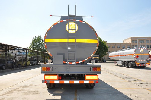 Fuel tanker trailer Fuel tanker trailer